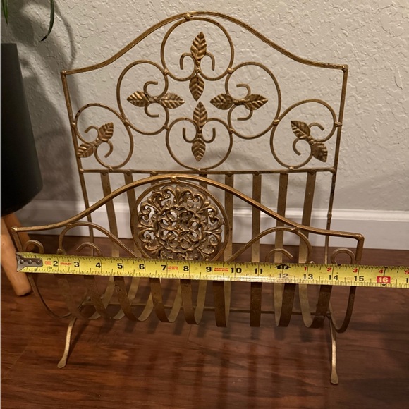 Hollywood Regency Antique Brass Gold Metal Magazine Rack Decorative Scrollwork - Picture 10 of 13